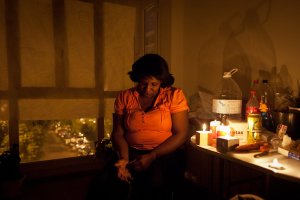 Flora. Es guineana, tiene un hijo y gana 800 euros al mes. No puedo pagar un alquiler